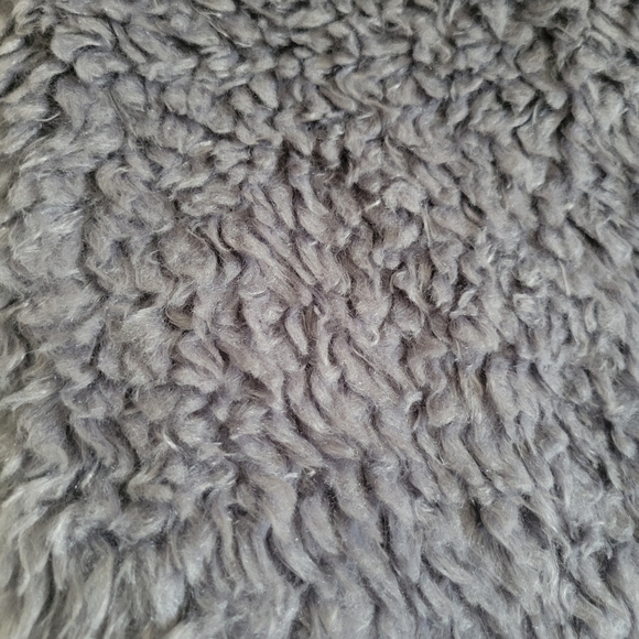 Dylan | NWT Chic Cozy Gray Faux Fur 3/4 Sleeve Teddy Coat (SIZE M) - Picture 10 of 15